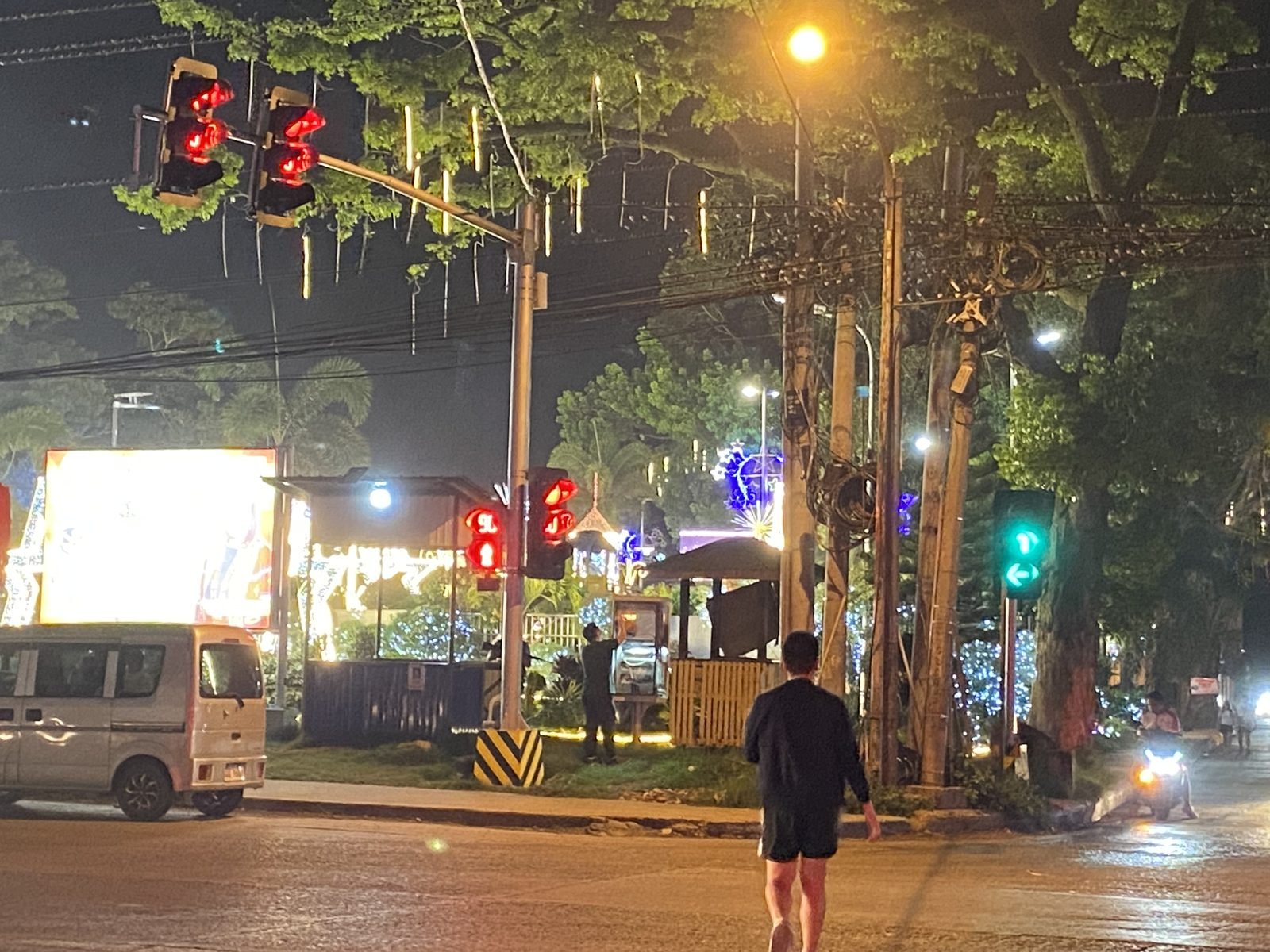 New traffic signals at a lit intersection in Valencia City at night
